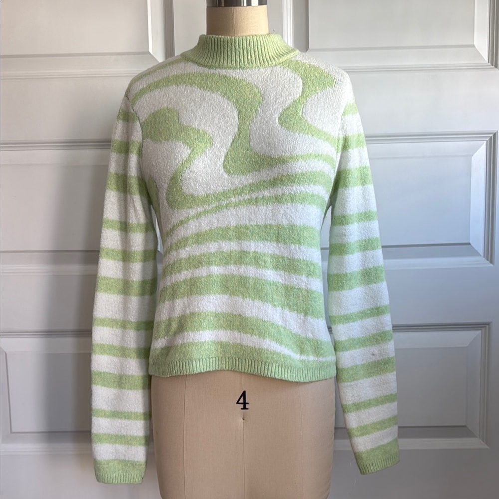 Green and White Women's Sweater NEW NO TAGS